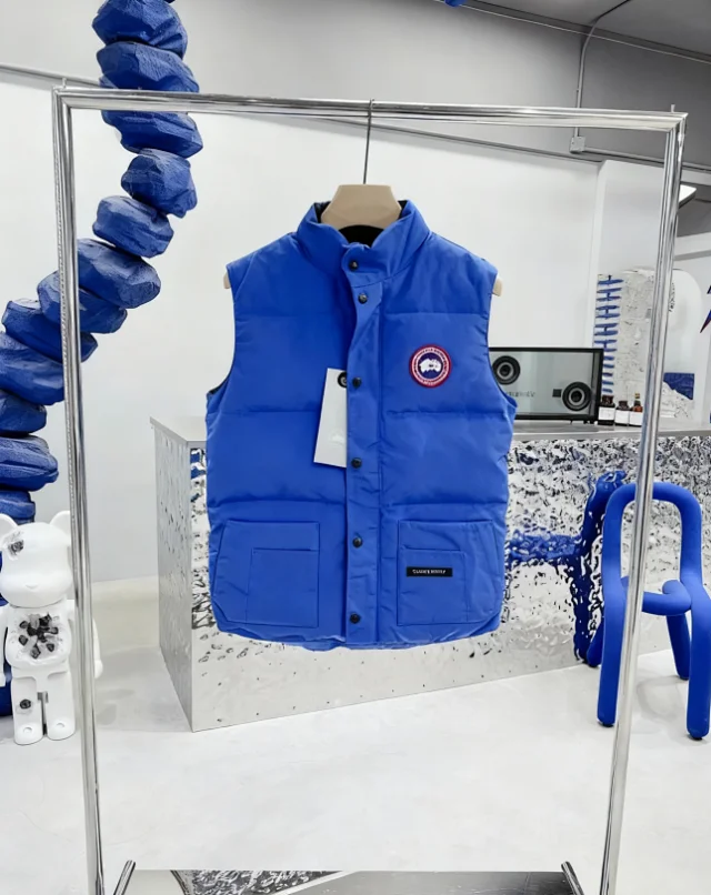 Canada Goose Multiple down jacket and vest styles product detail image 9