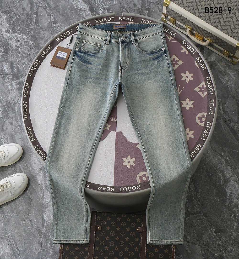 Gucci Light Wash Straight Fit Jeans - 8