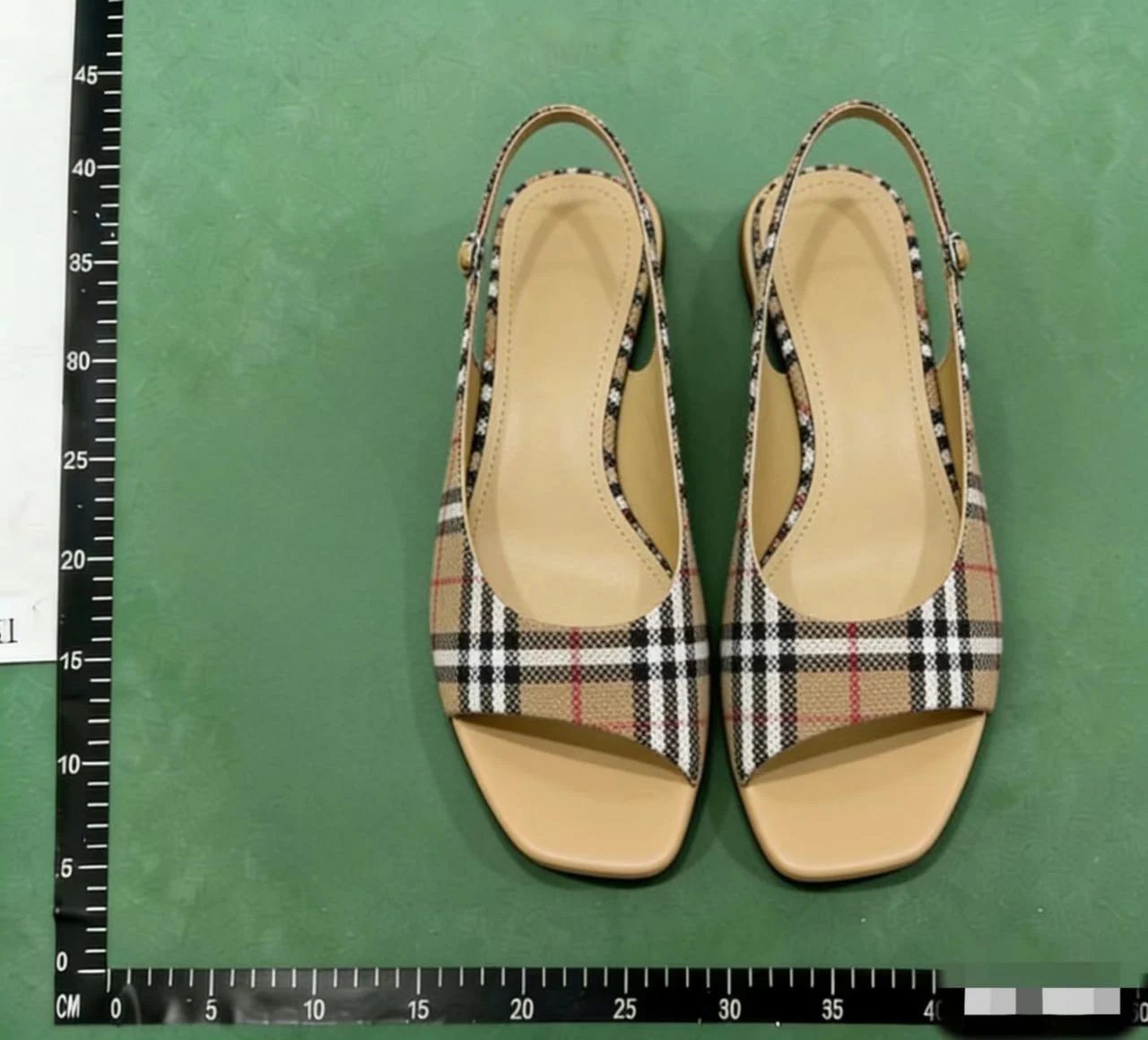 Burberry Sneakers Lace-Up — 33