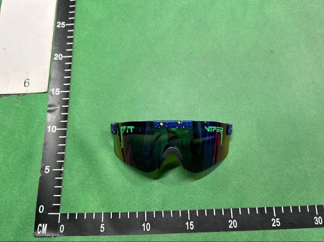 Louis Vuitton Eyewear Oversized shield sunglasses with Monogram lenses product detail image 4
