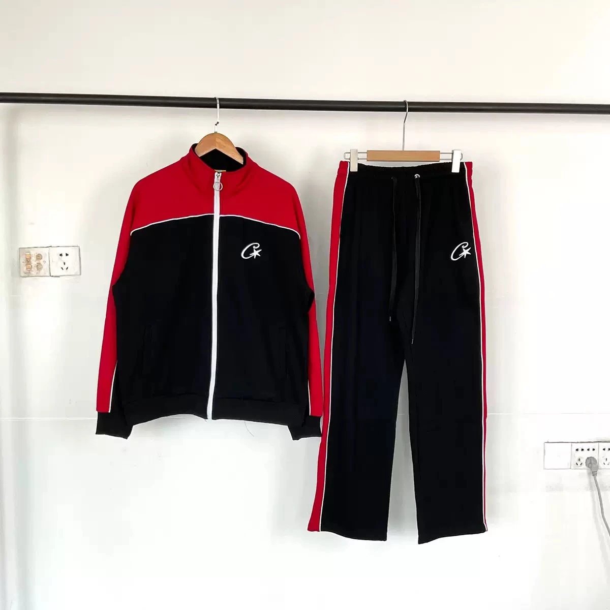 On Matching Sets Hooded reflective jacket and training pants set — 88