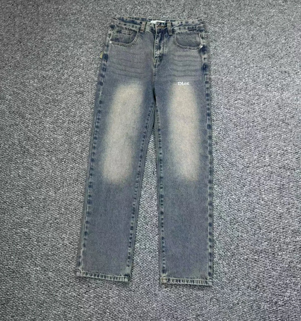 Dior Oblique Logo Patch Straight-Leg Jeans in White, Light Wash, and Black product detail 10 in Litbuy spreadsheet finds