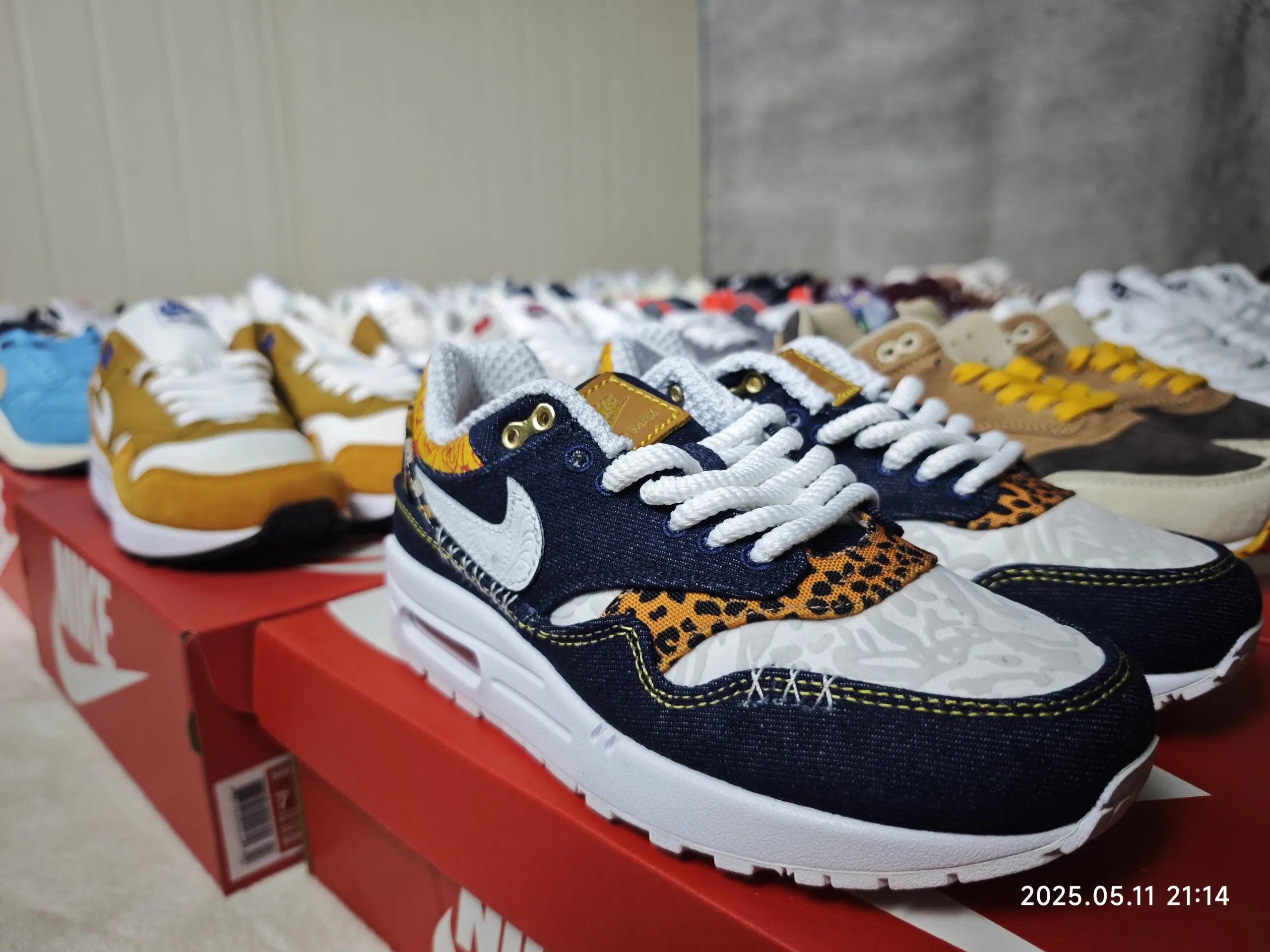 MAX one Sbatch  2 25colors