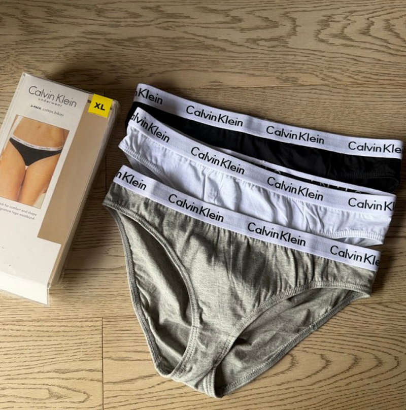 3 paris of briefs for woman