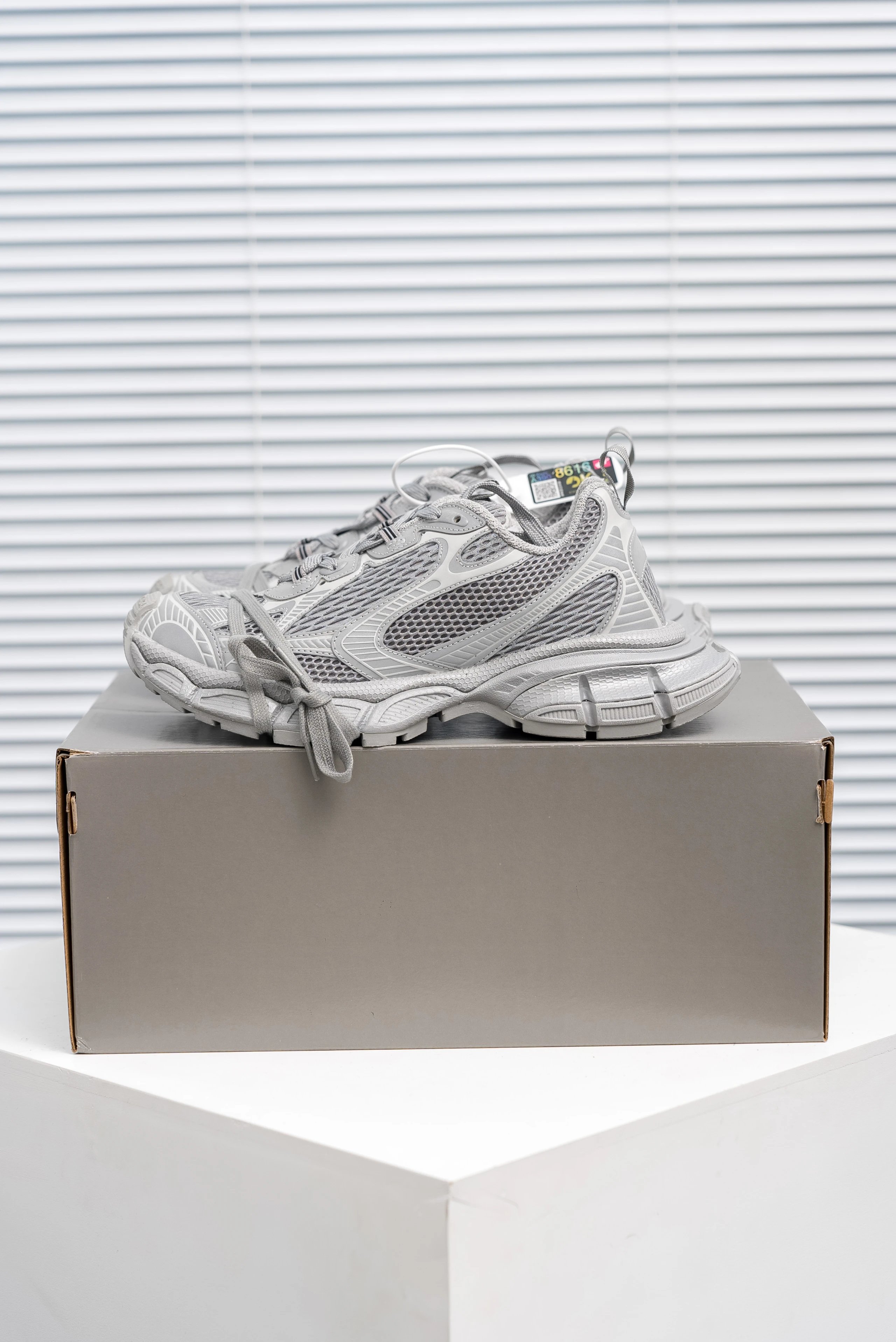 734734 W3XL7 8616 银灰