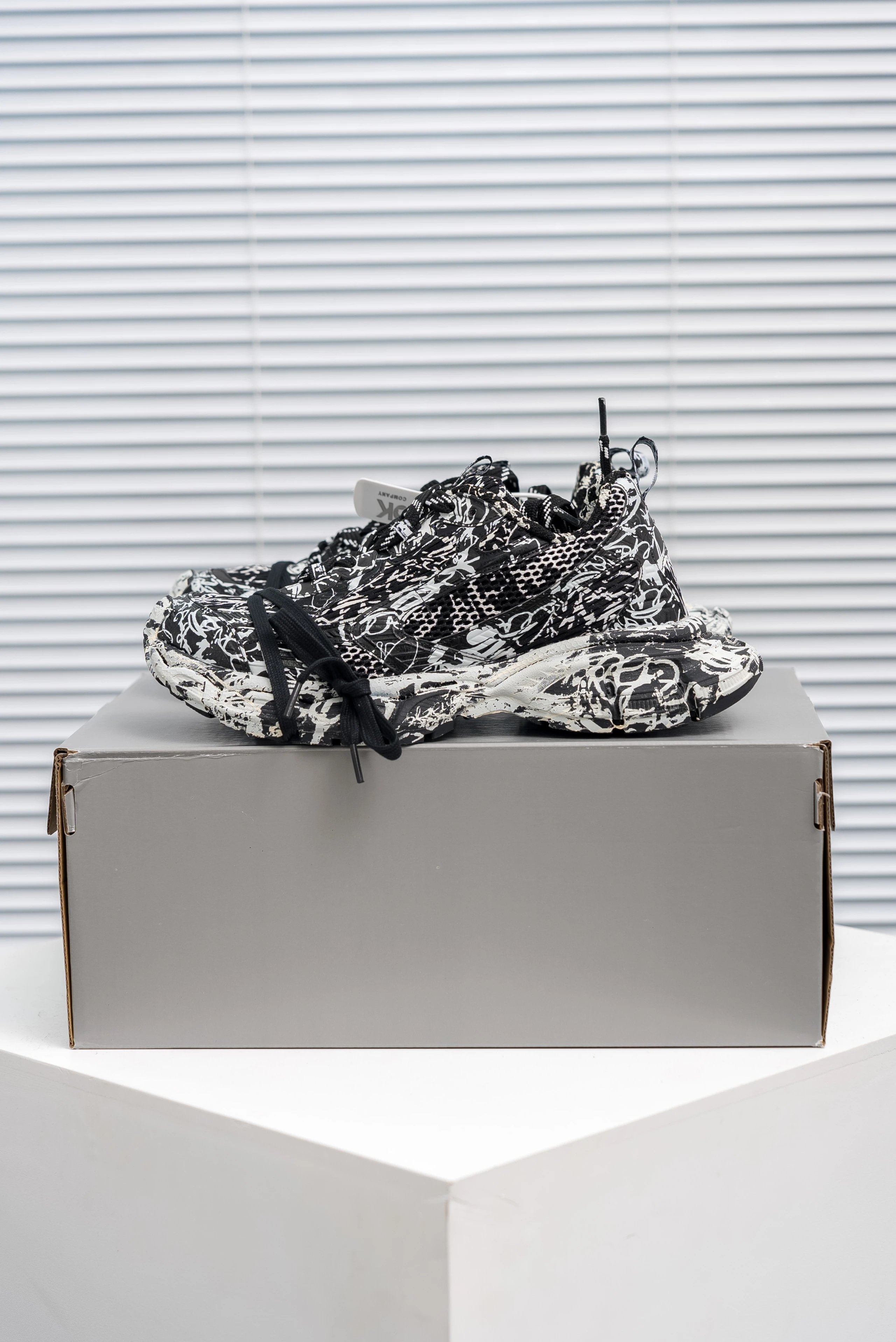 734734 W3RB7 1090 黑白涂鸦