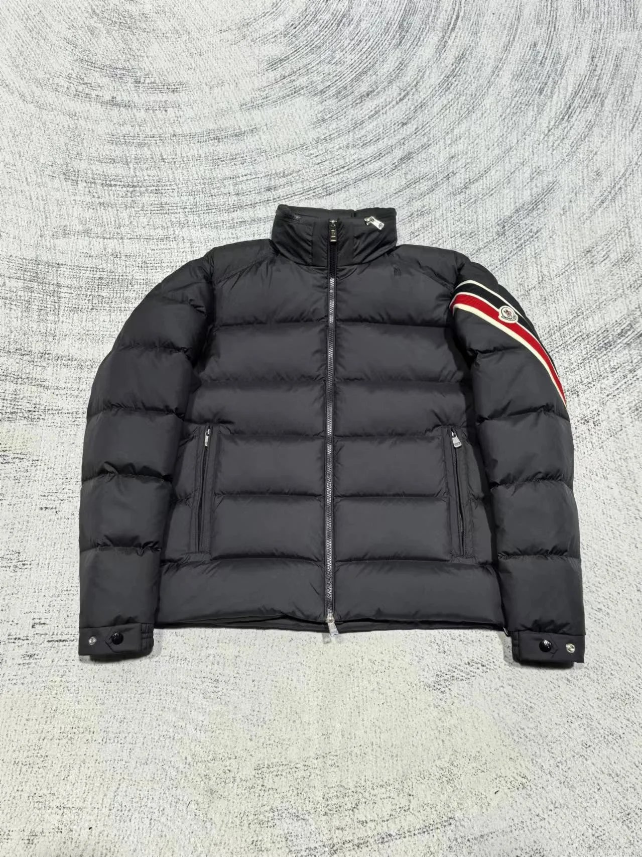 Moncler Down Jackets Quilted puffer jacket with detachable shoulder panels — 39