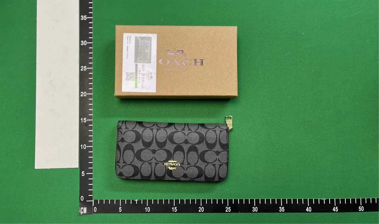 马车扣头拉链钱包 - 135972