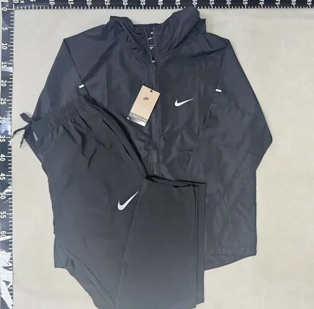 Nike Vests Zip-Front Insulated Running Vest product detail image 11
