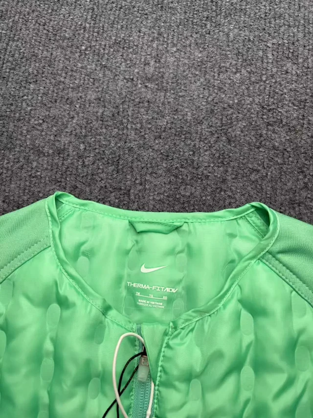 Nike Vests Zip-Front Insulated Running Vest product detail image 9