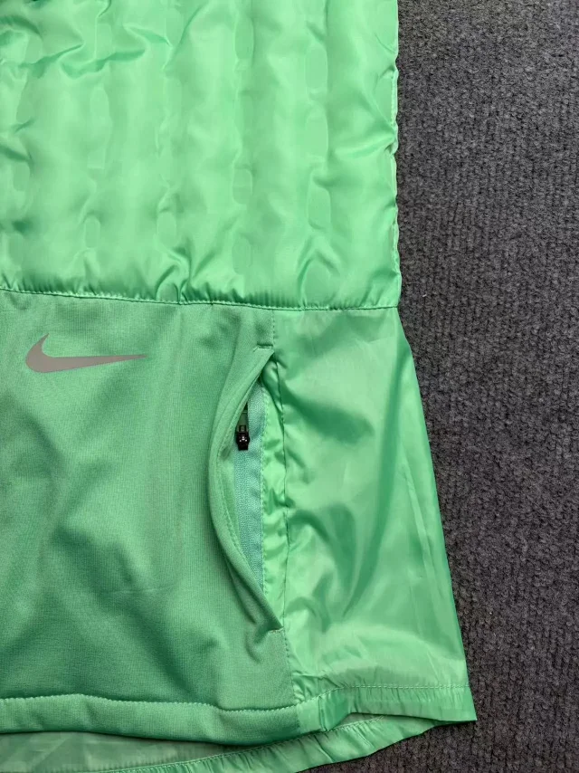 Nike Vests Zip-Front Insulated Running Vest product detail image 8