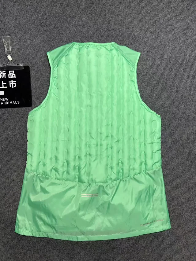 Nike Vests Zip-Front Insulated Running Vest product detail image 6