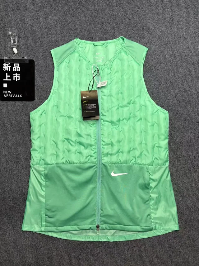 Nike Vests Zip-Front Insulated Running Vest product detail image 3