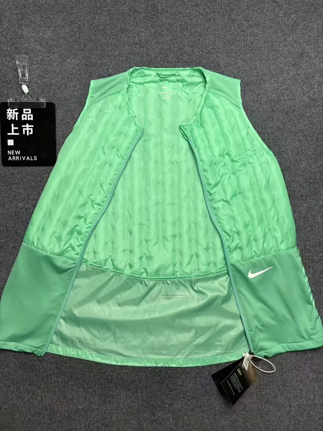 Nike Vests Zip-Front Insulated Running Vest product detail image 5