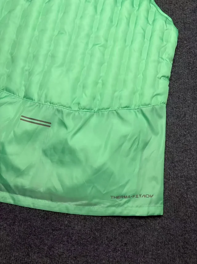 Nike Vests Zip-Front Insulated Running Vest product detail image 7