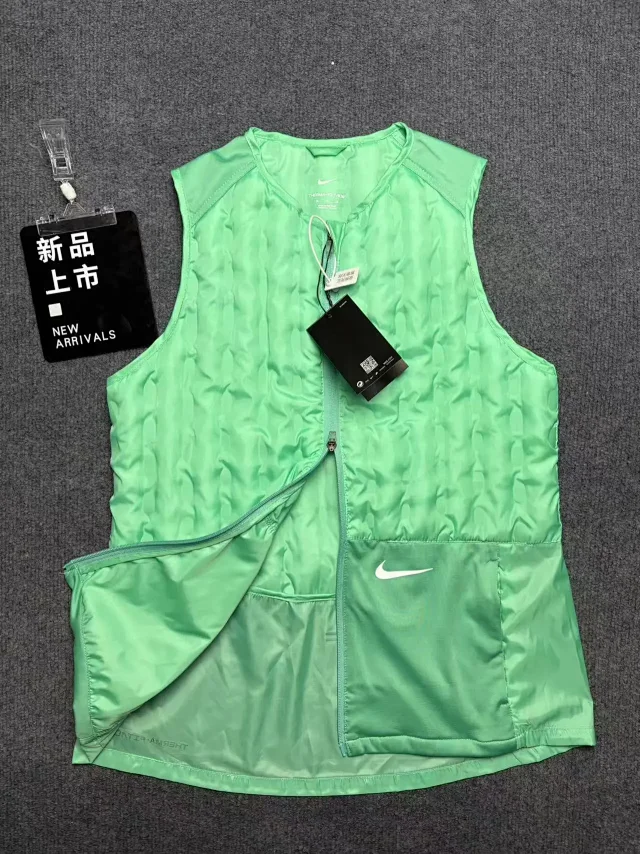 Nike Vests Zip-Front Insulated Running Vest product detail image 4