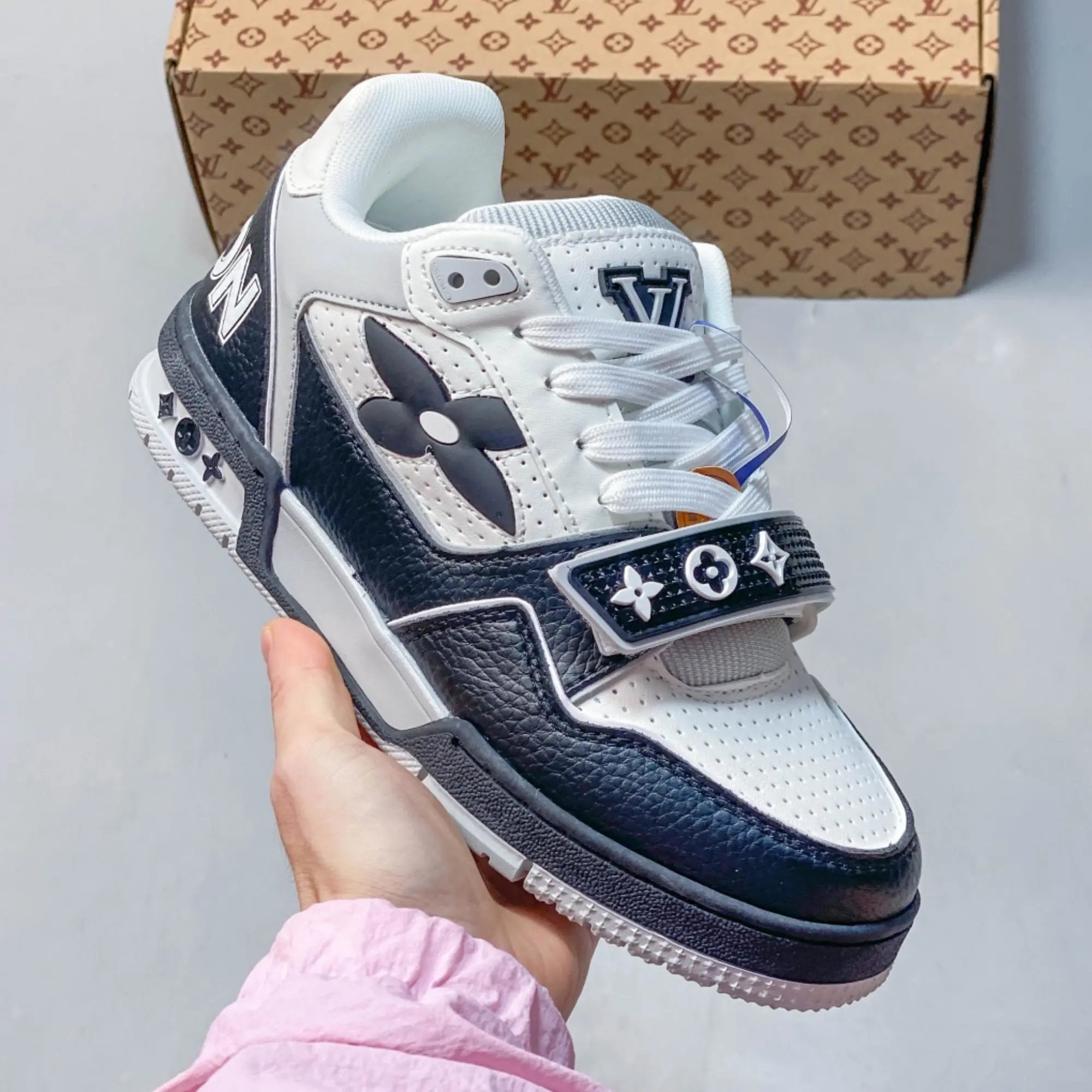 Louis Vuitton Sneakers Chunky low-top monogram mesh — 30