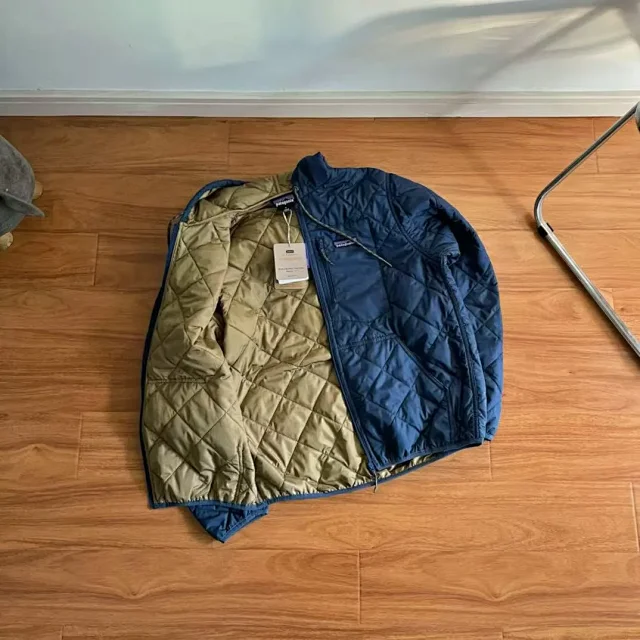 Patagonia Jackets Reversible hooded fleece-lined padded jacket product detail image 1
