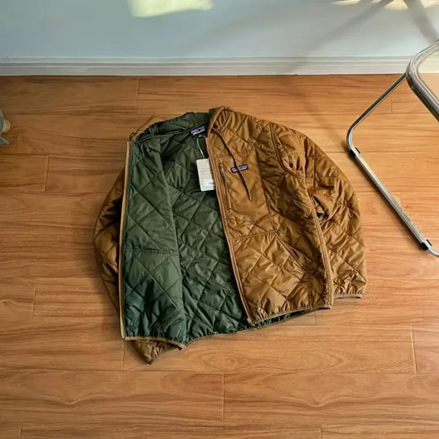 Patagonia Jackets Reversible hooded fleece-lined padded jacket product detail image 2
