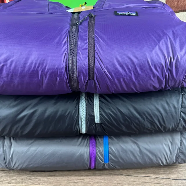 Patagonia Jackets Reversible hooded fleece-lined padded jacket product detail image 34