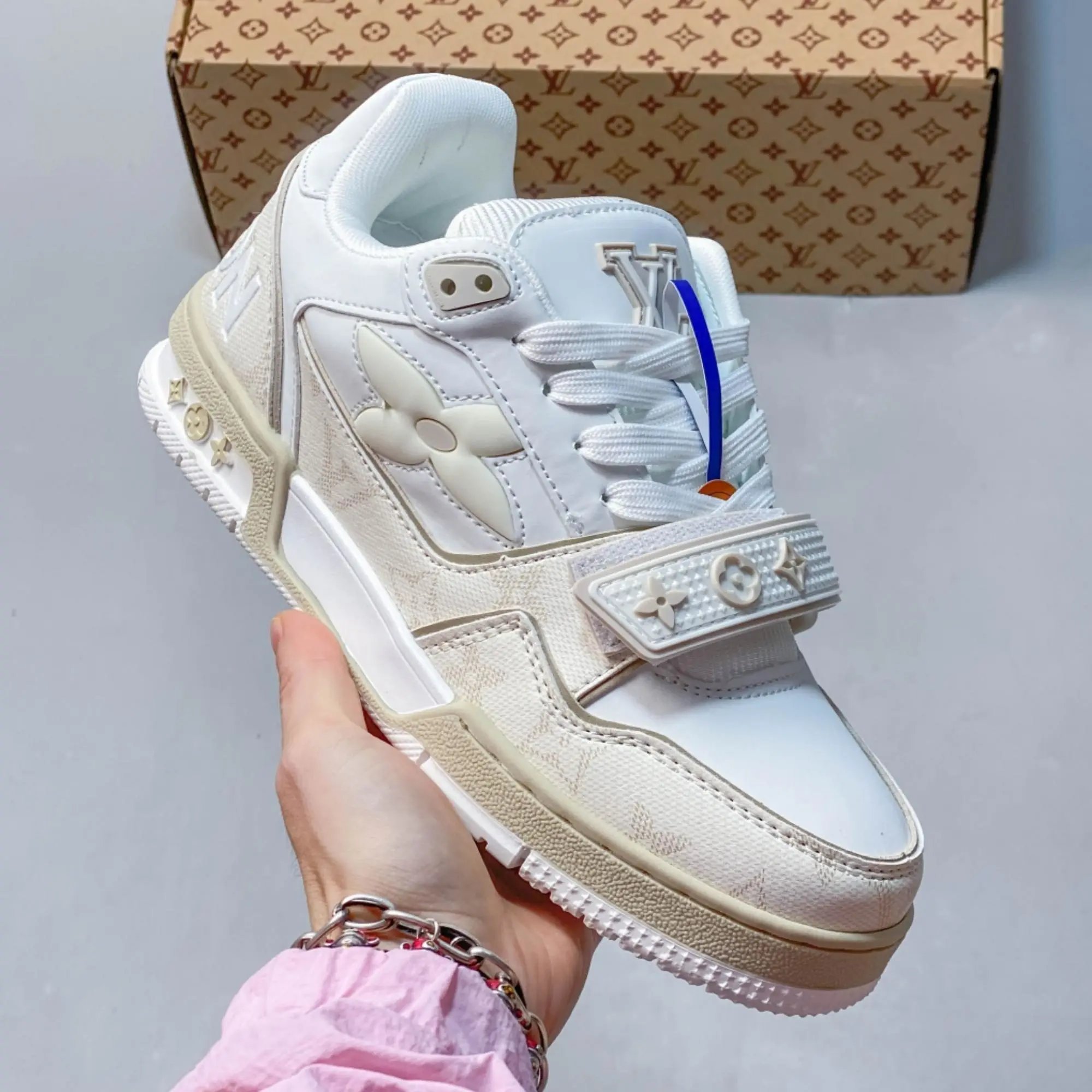 Louis Vuitton Sneakers Chunky low-top monogram mesh — 33