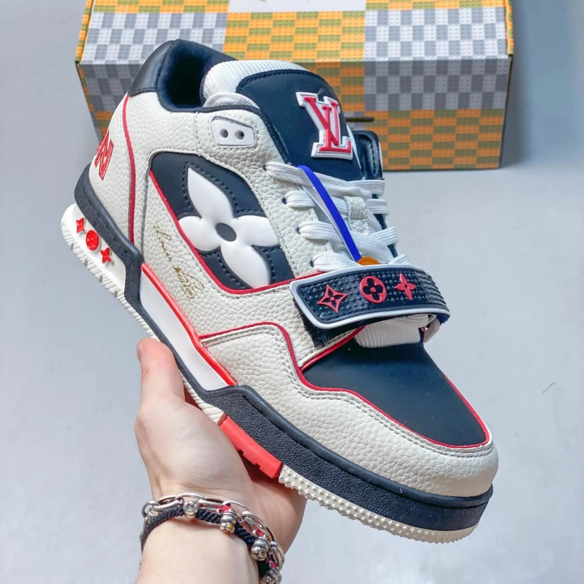 Louis Vuitton Sneakers Chunky low-top monogram mesh — 31