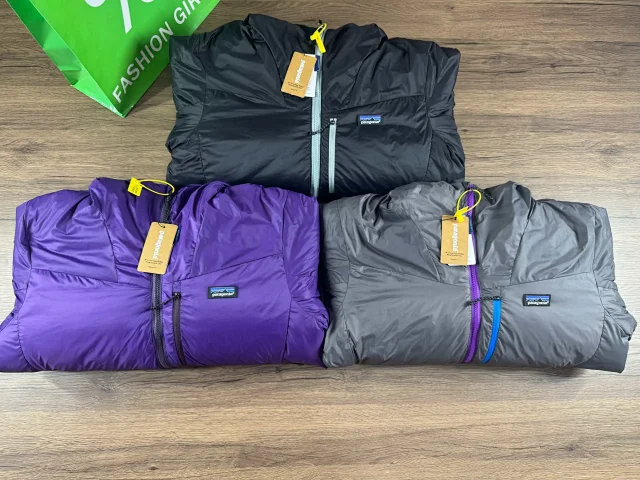 Patagonia Jackets Reversible hooded fleece-lined padded jacket product detail image 30