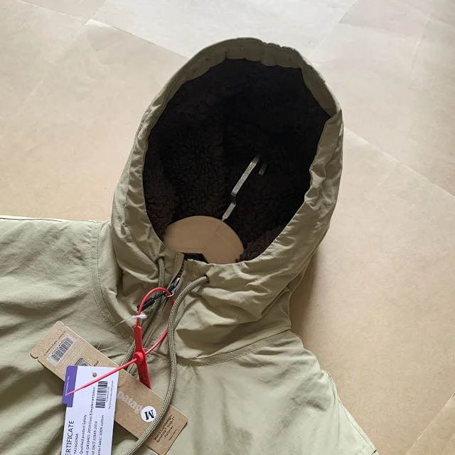 Patagonia Jackets Reversible hooded fleece-lined padded jacket product detail image 24