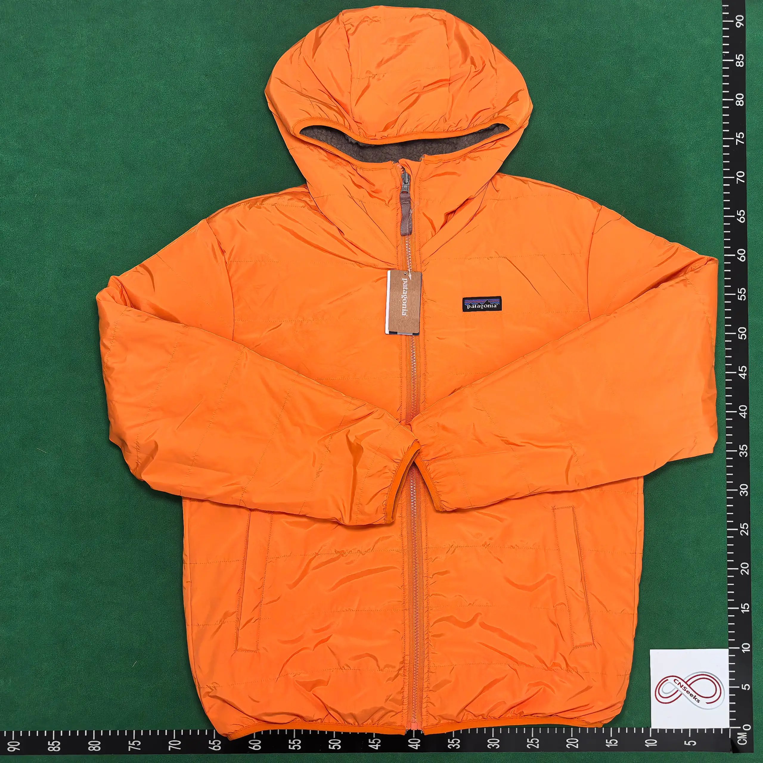 Patagonia Jackets Reversible hooded fleece-lined padded jacket image 9