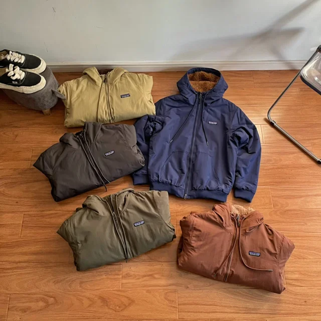 Patagonia Jackets Reversible hooded fleece-lined padded jacket product detail image 12