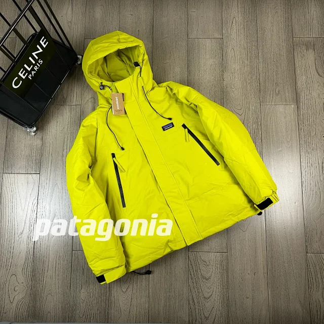 Patagonia Jackets Reversible hooded fleece-lined padded jacket product detail image 39