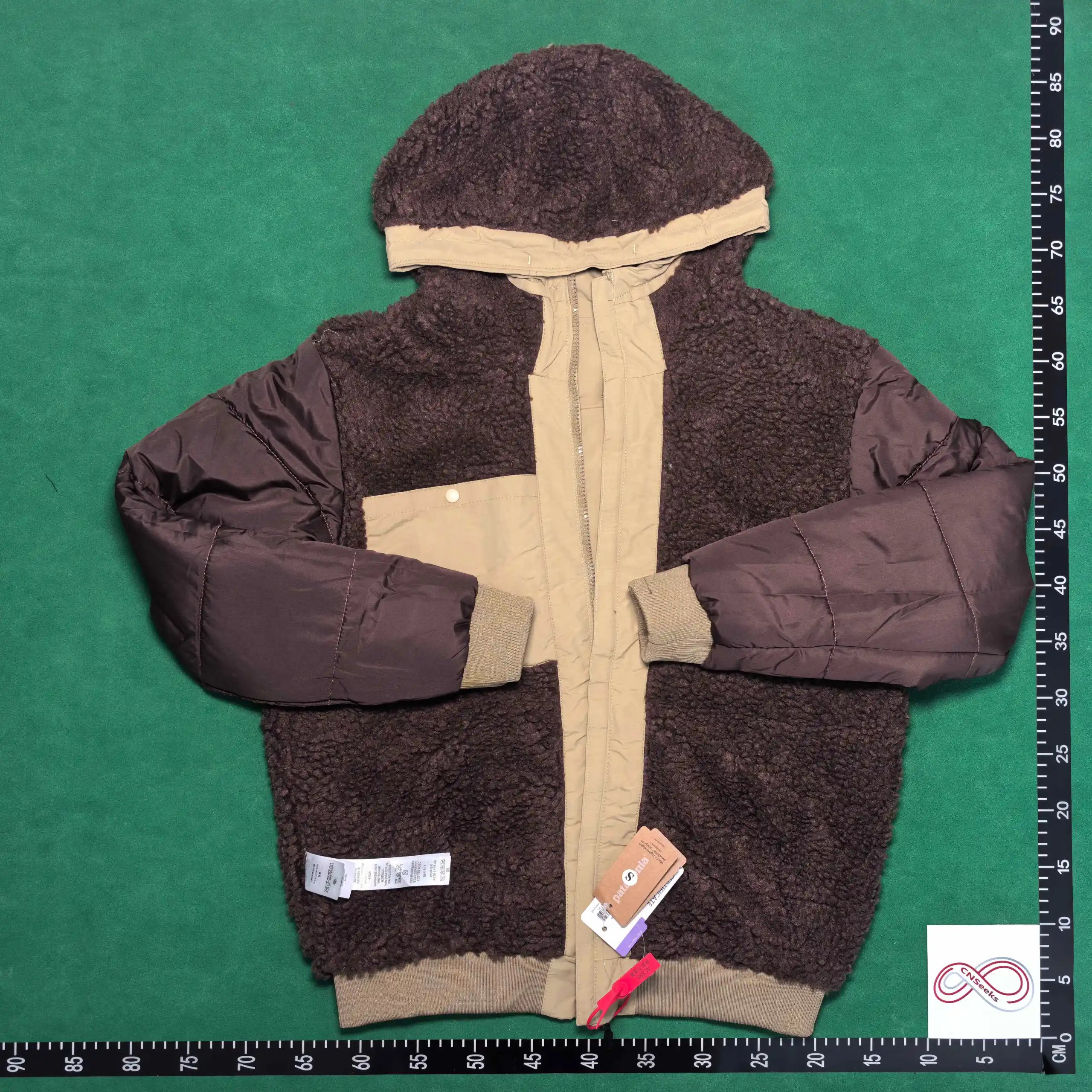 Patagonia Jackets Reversible hooded fleece-lined padded jacket image 4