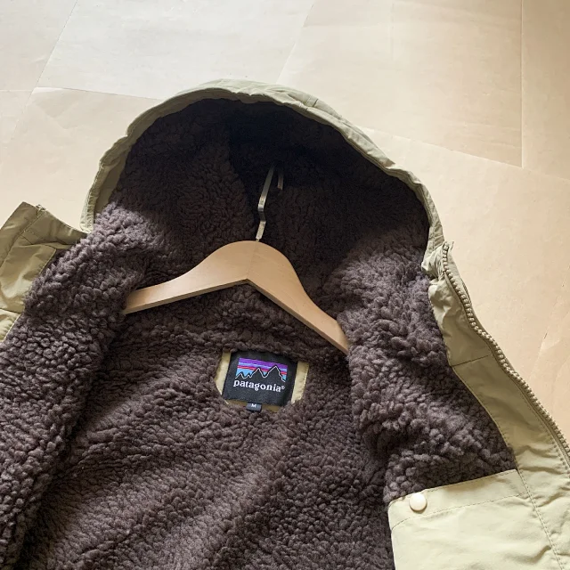 Patagonia Jackets Reversible hooded fleece-lined padded jacket product detail image 18