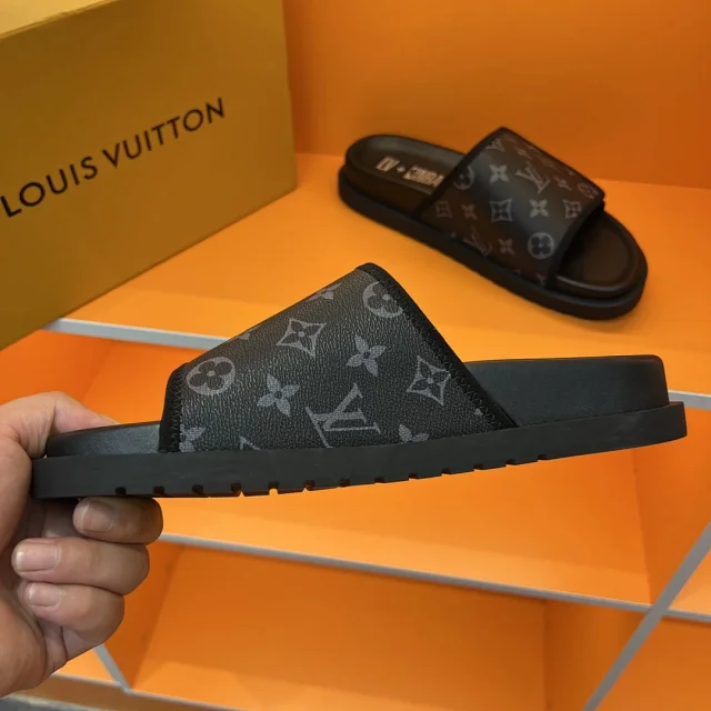 Louis Vuitton Slippers Monogram Slide product detail image 27