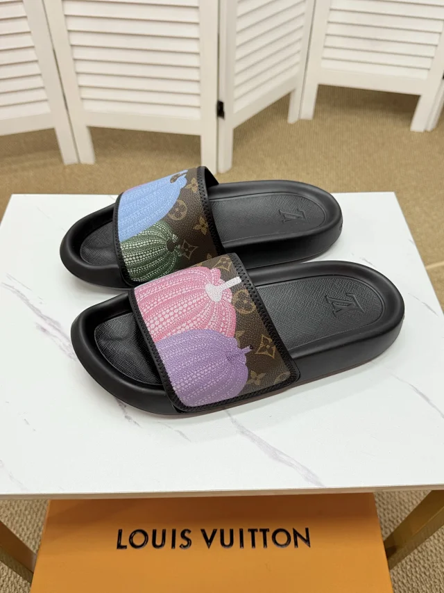 Louis Vuitton Slippers Monogram Slide product detail image 15