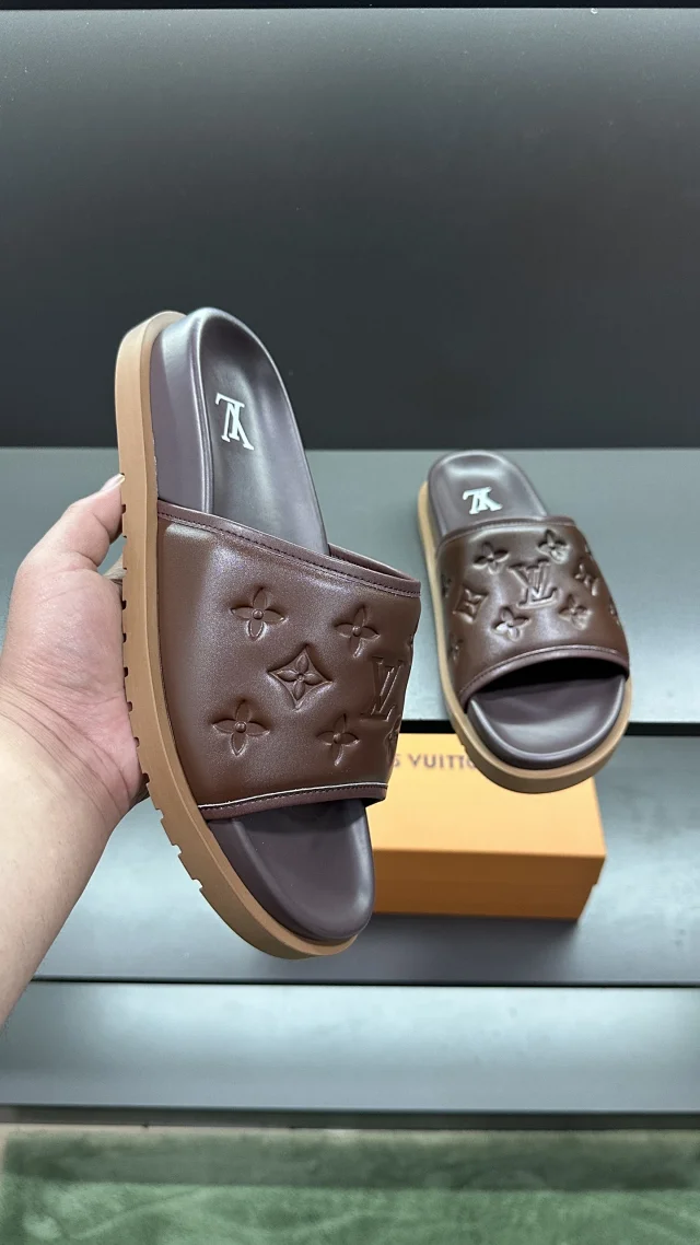 Louis Vuitton Slippers Monogram Slide product detail image 23
