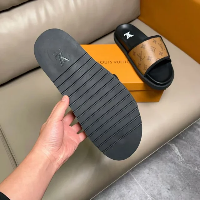 Louis Vuitton Slippers Monogram Slide product detail image 12