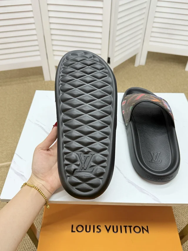 Louis Vuitton Slippers Monogram Slide product detail image 14