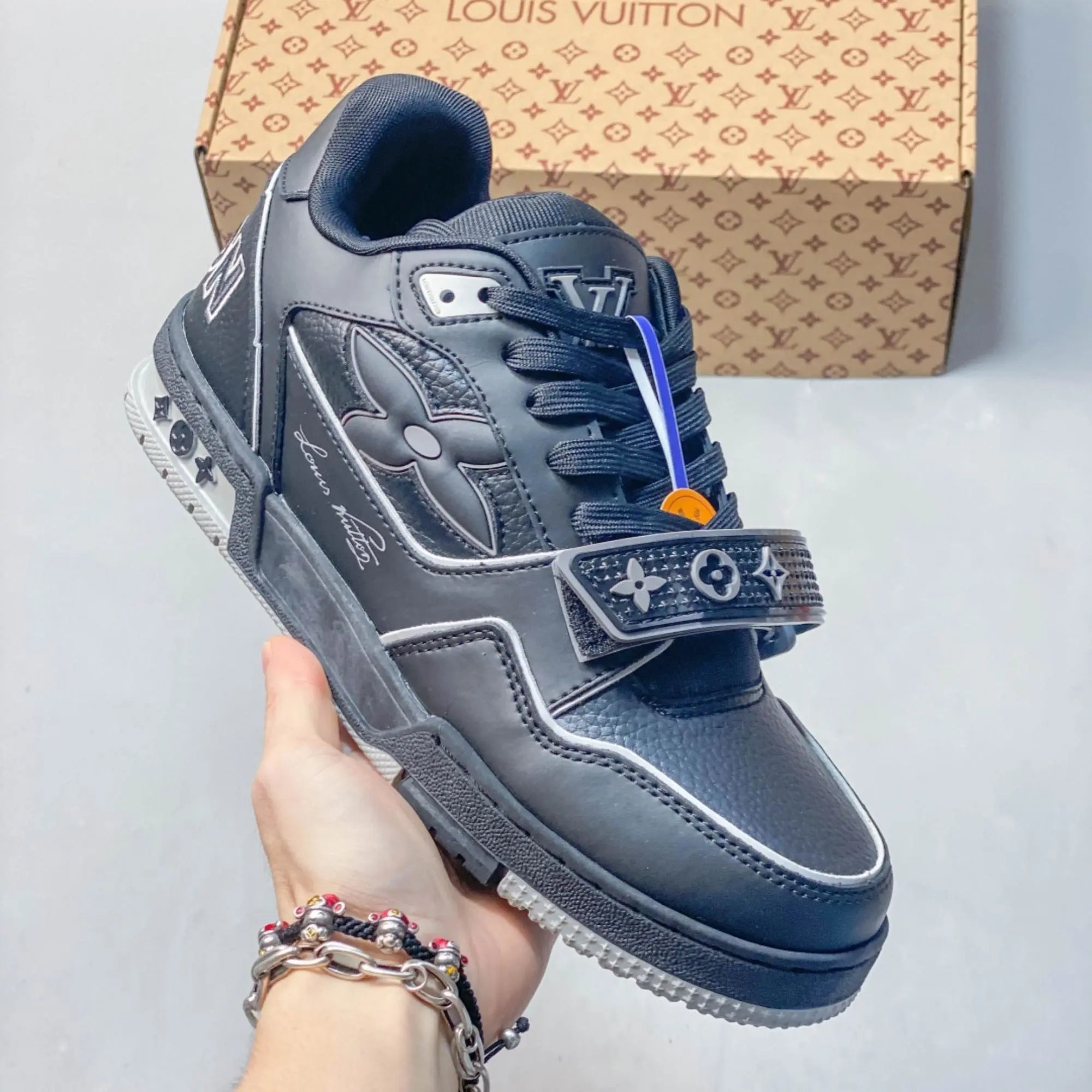 Louis Vuitton Sneakers Chunky low-top monogram mesh — 29