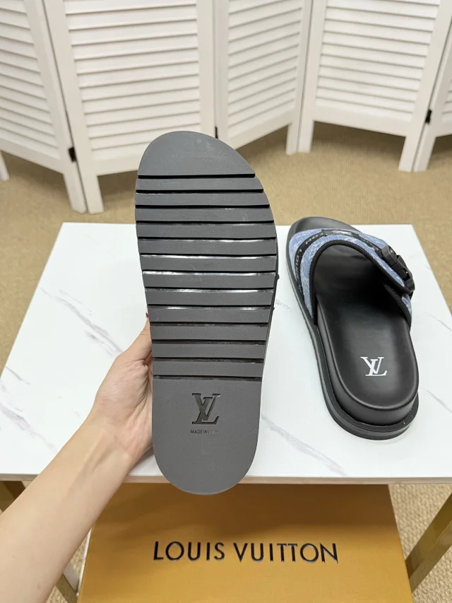 Louis Vuitton Slippers Monogram Slide product detail image 18