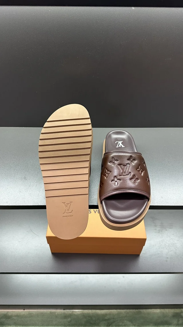 Louis Vuitton Slippers Monogram Slide product detail image 24