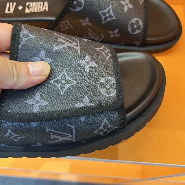 Louis Vuitton Slippers Monogram Slide product detail image 26