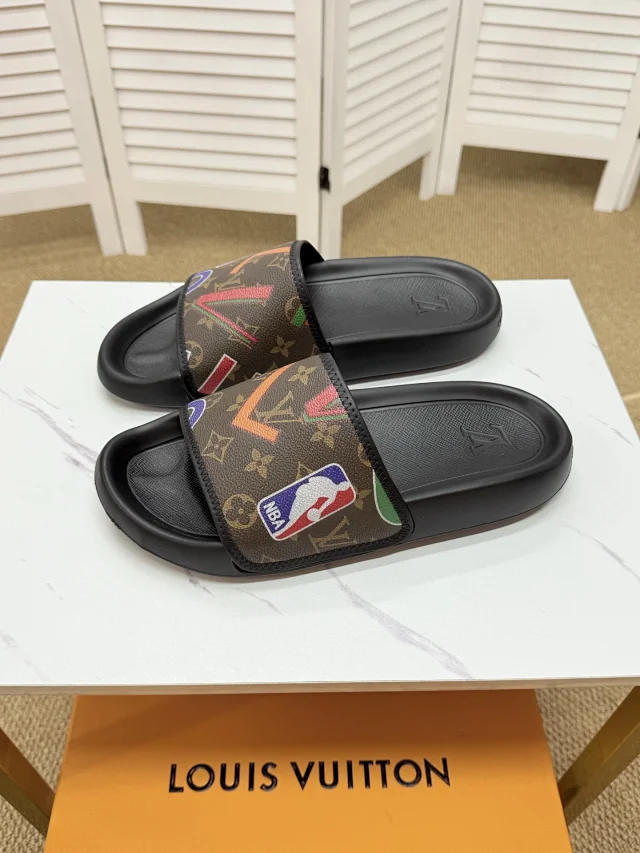 Louis Vuitton Slippers Monogram Slide product detail image 13