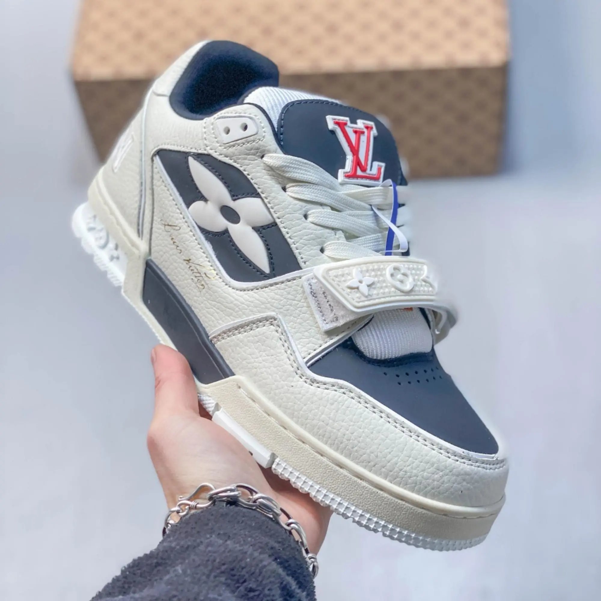 Louis Vuitton Sneakers Chunky low-top monogram mesh — 32