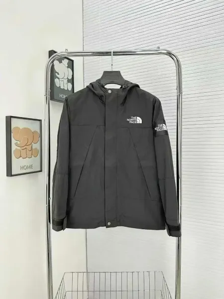 The North Face Mountain Light Jacket Navy/Black Outerwear - 3