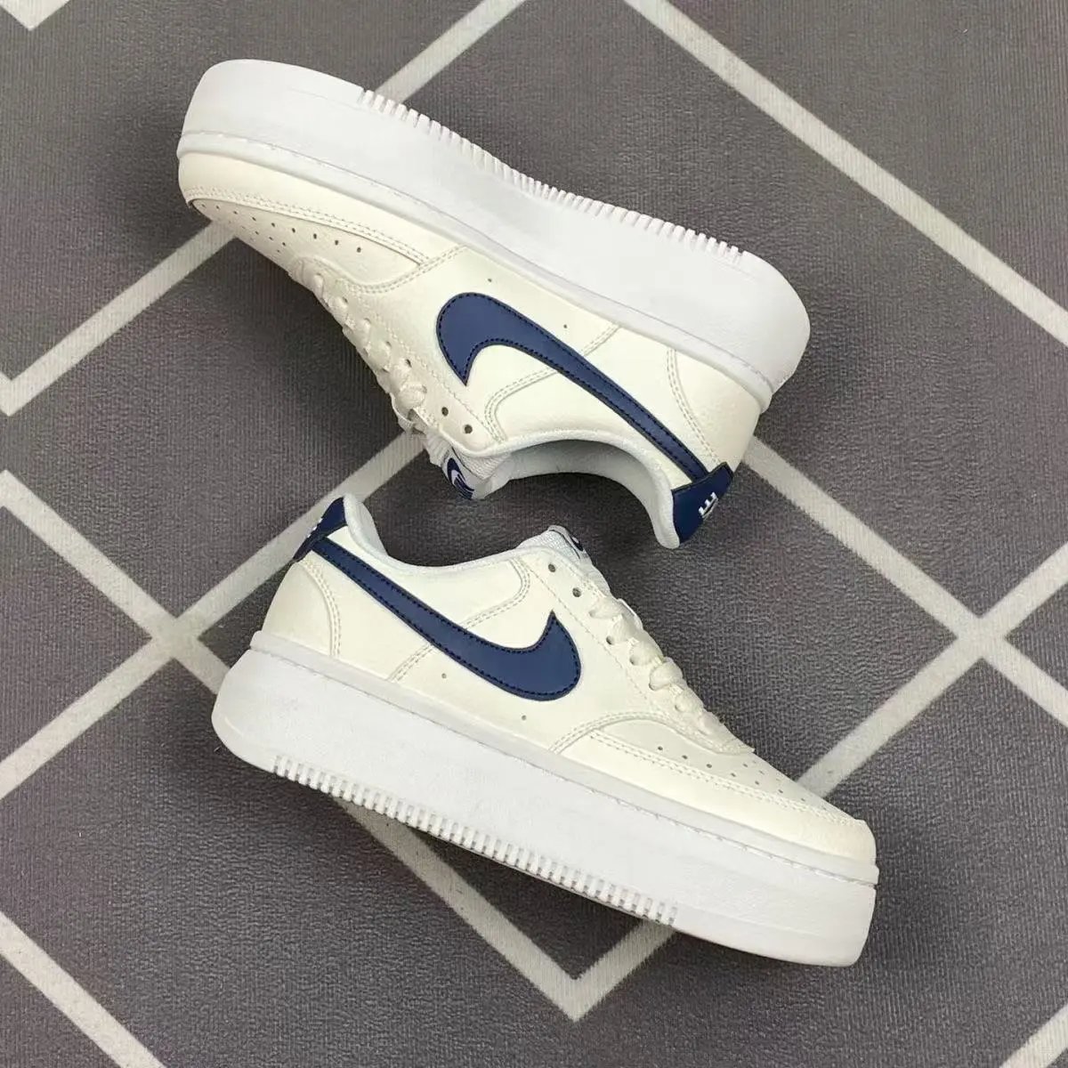 Height increasing women's shoes