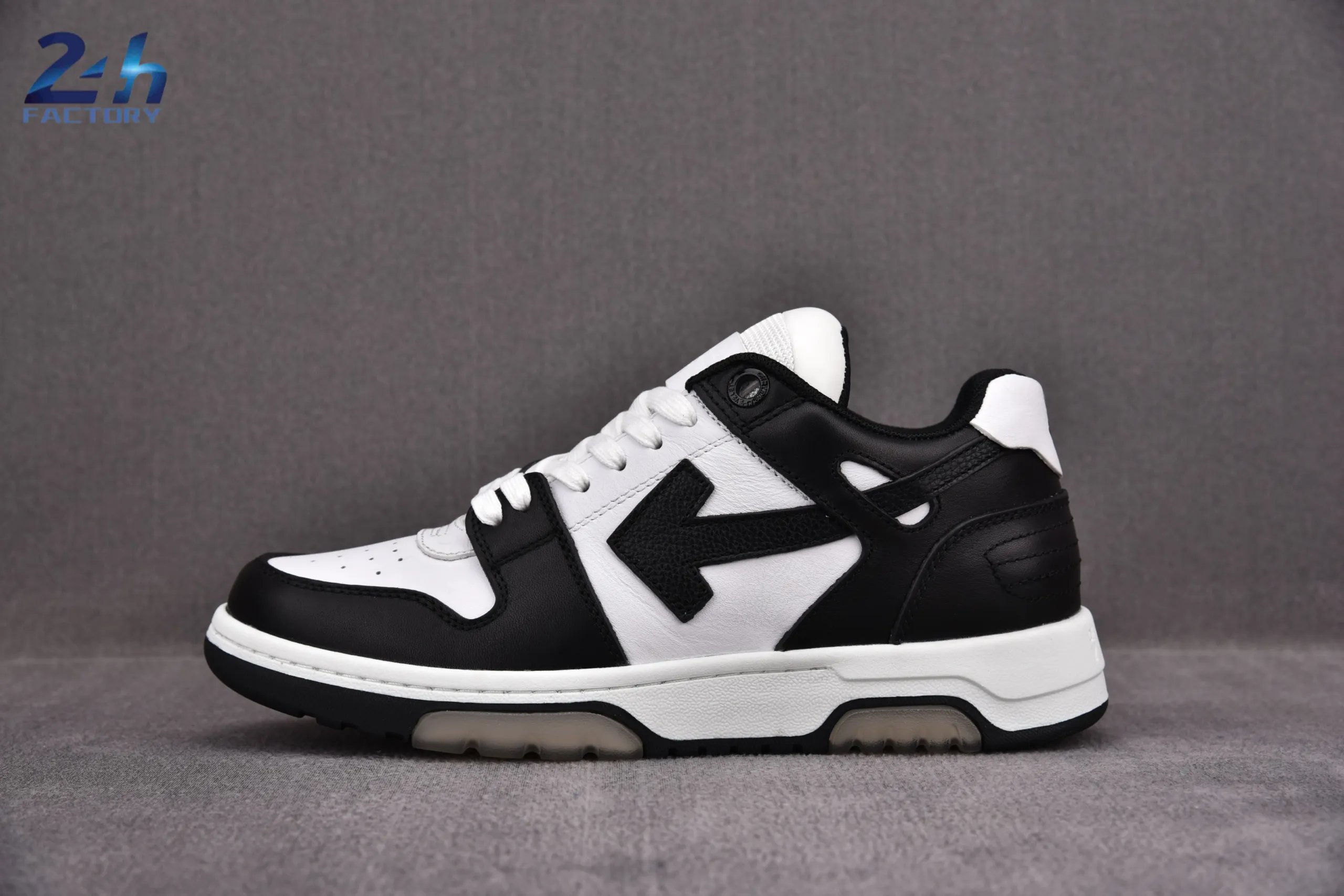 GYM Collaboration Arrow White Sneakers Black White