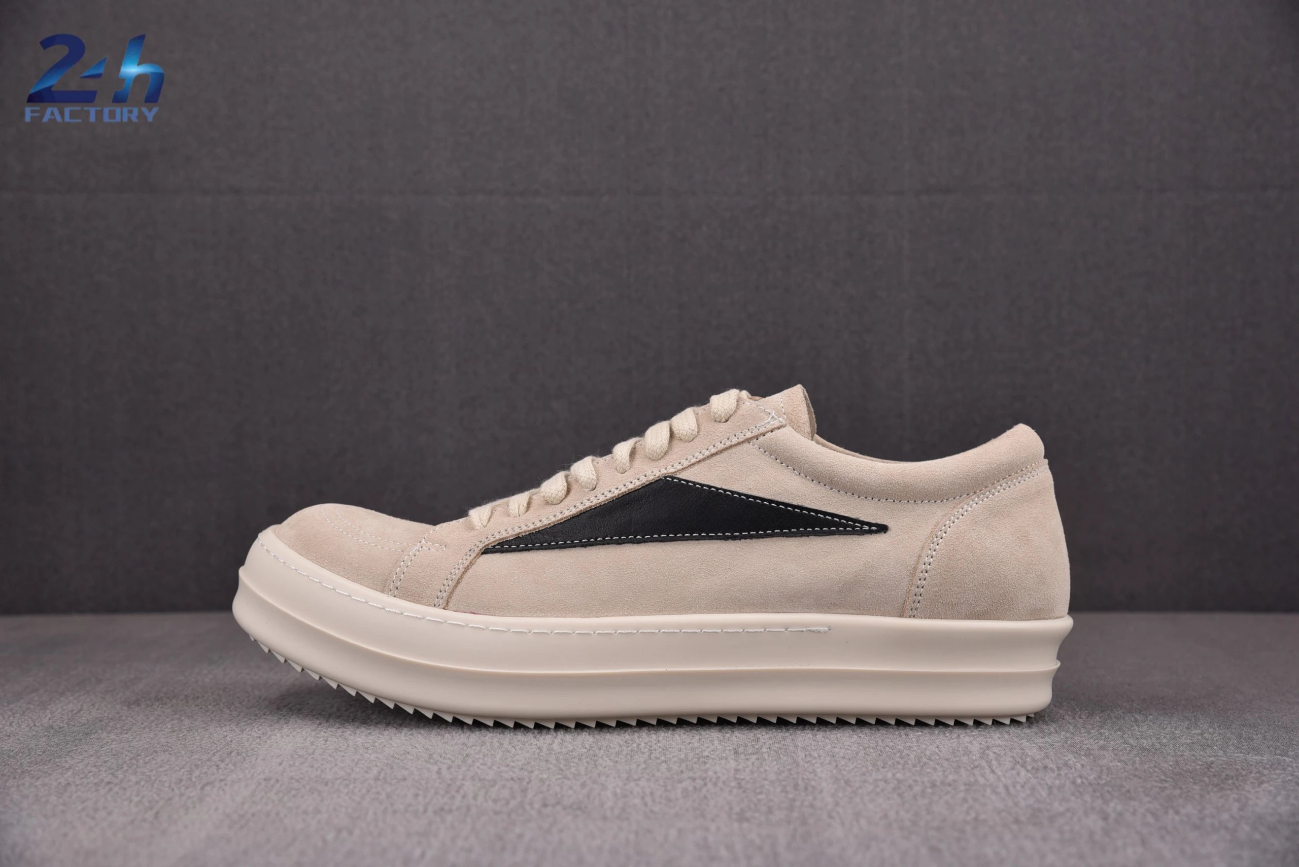 Suede leather fashionable board shoes milk white