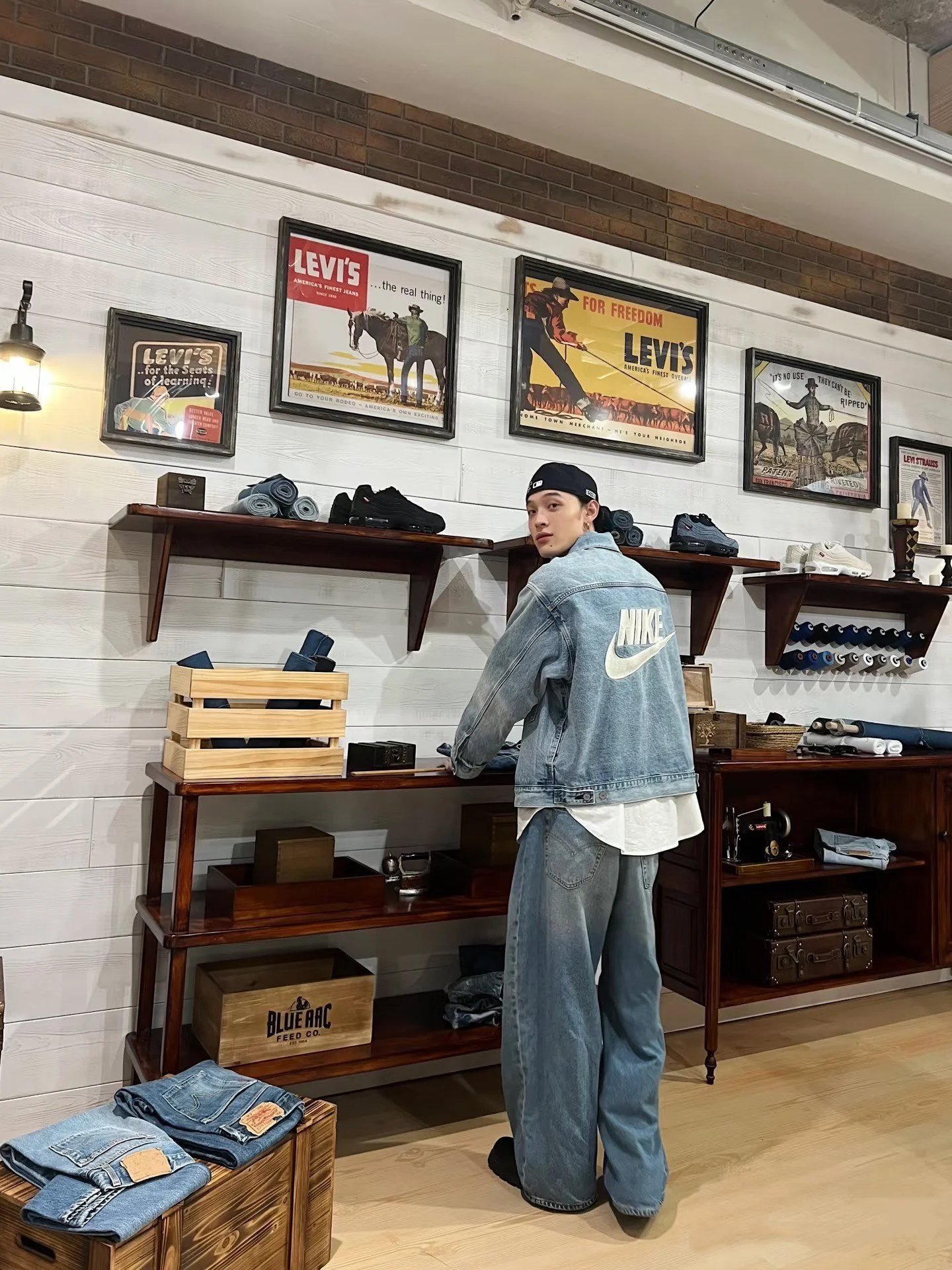Nike x Levi's 501 Straight Fit Light Wash Jeans - 9