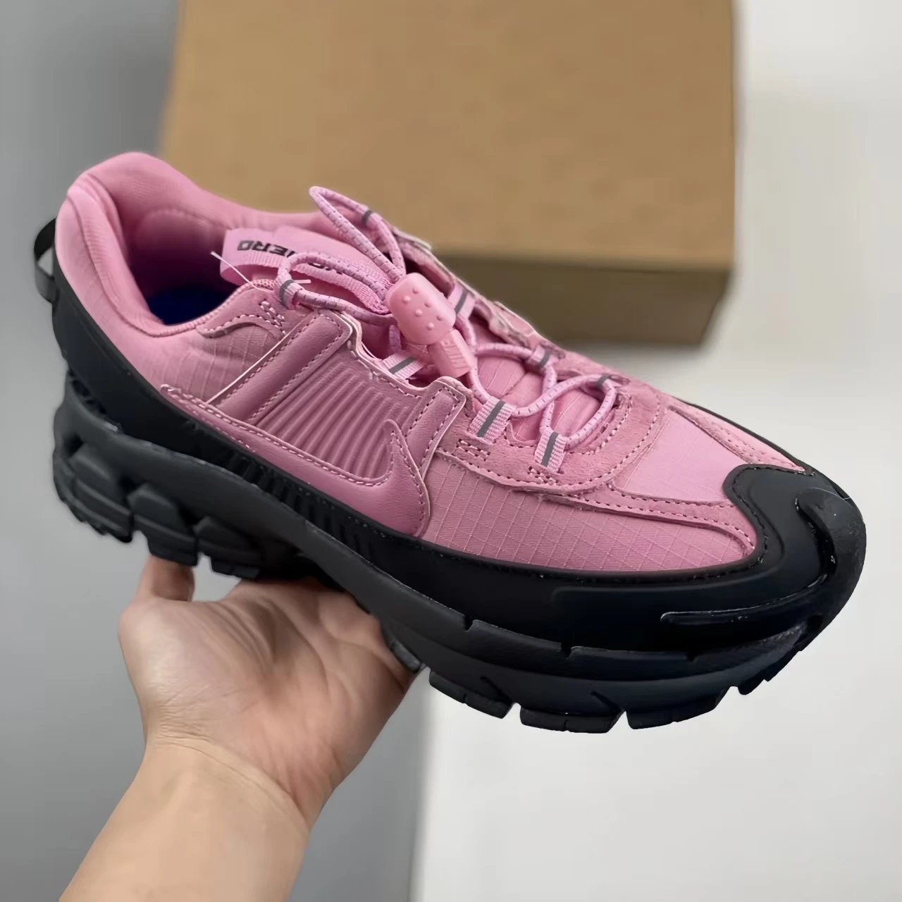 Nike Zoom Vomero 5 Roam Pink Black Sneakers product photo 3